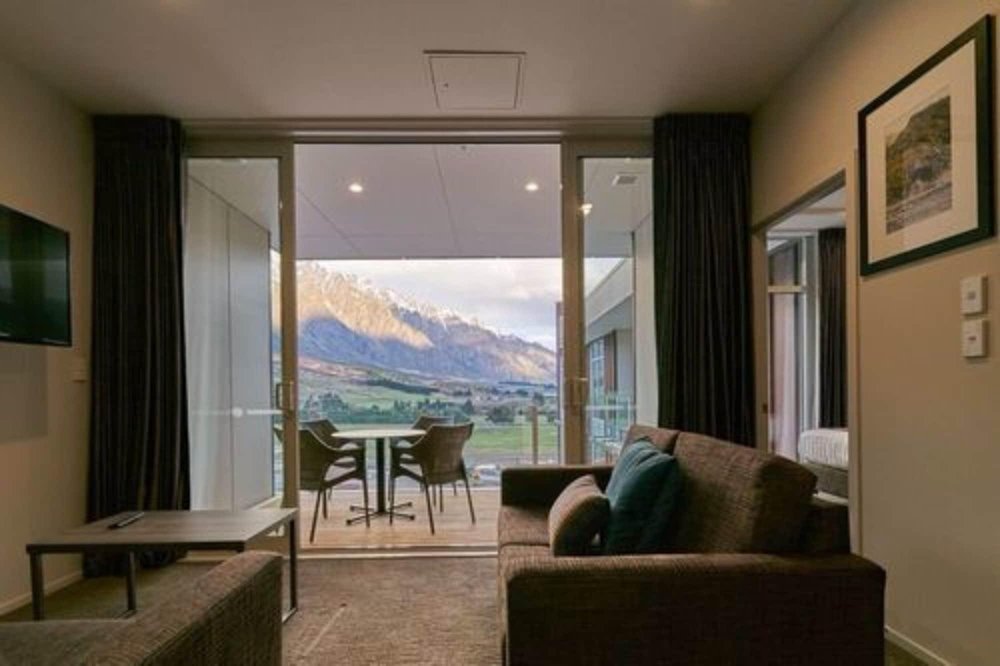 Ramada Suites By Wyndham Queenstown Remarkables Park Exteriér fotografie