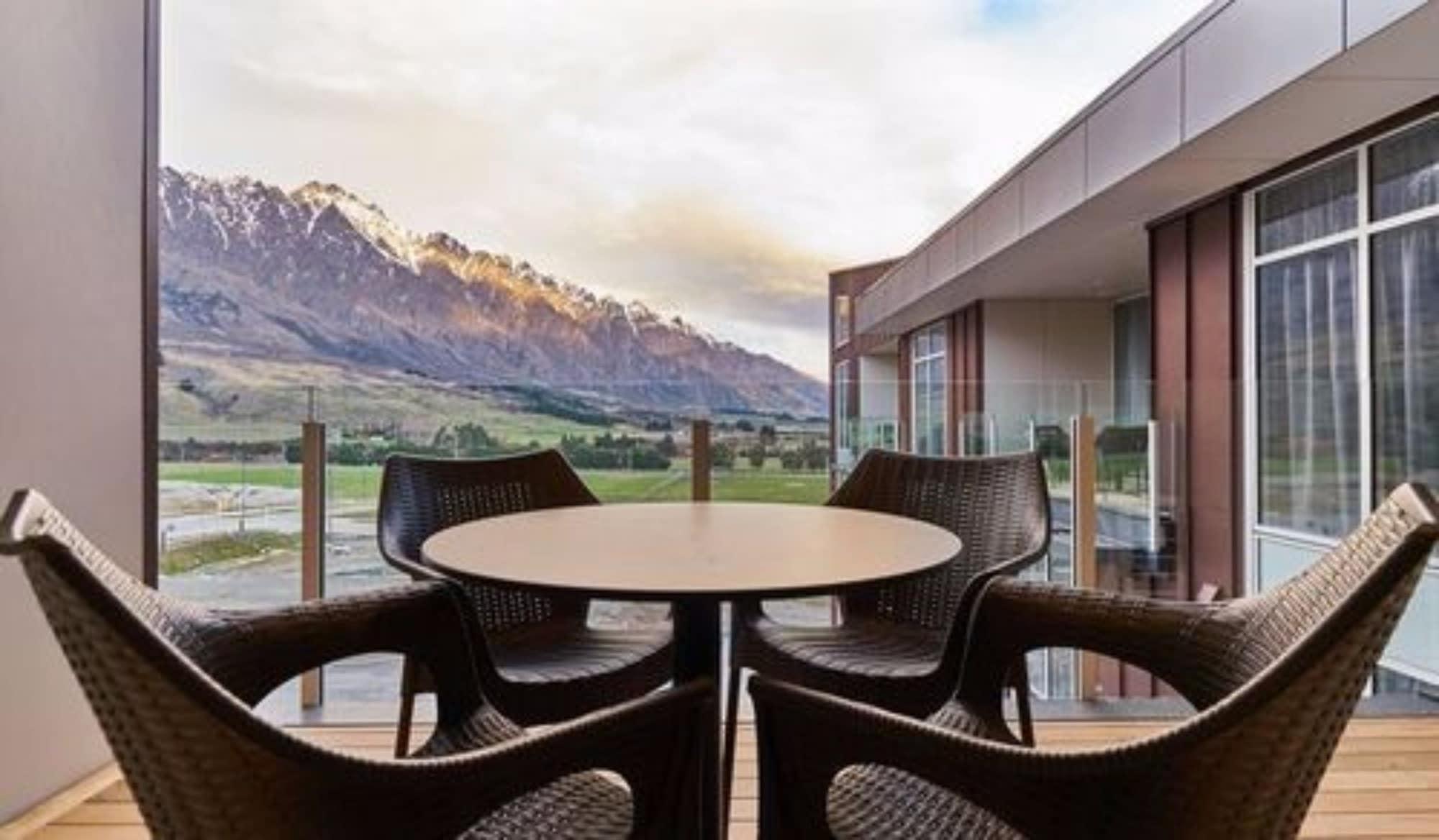 Ramada Suites By Wyndham Queenstown Remarkables Park Exteriér fotografie