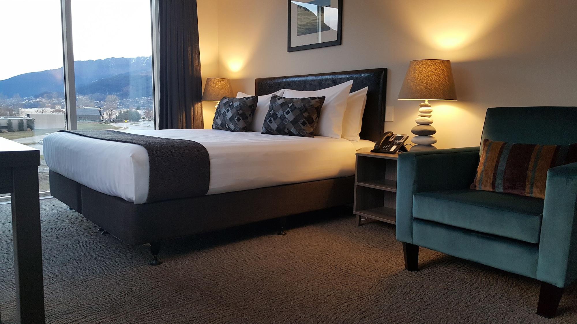 Ramada Suites By Wyndham Queenstown Remarkables Park Exteriér fotografie